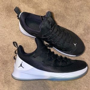 Jordan Ultra Fly.2 low black (SIZE 9.5) only worn once!